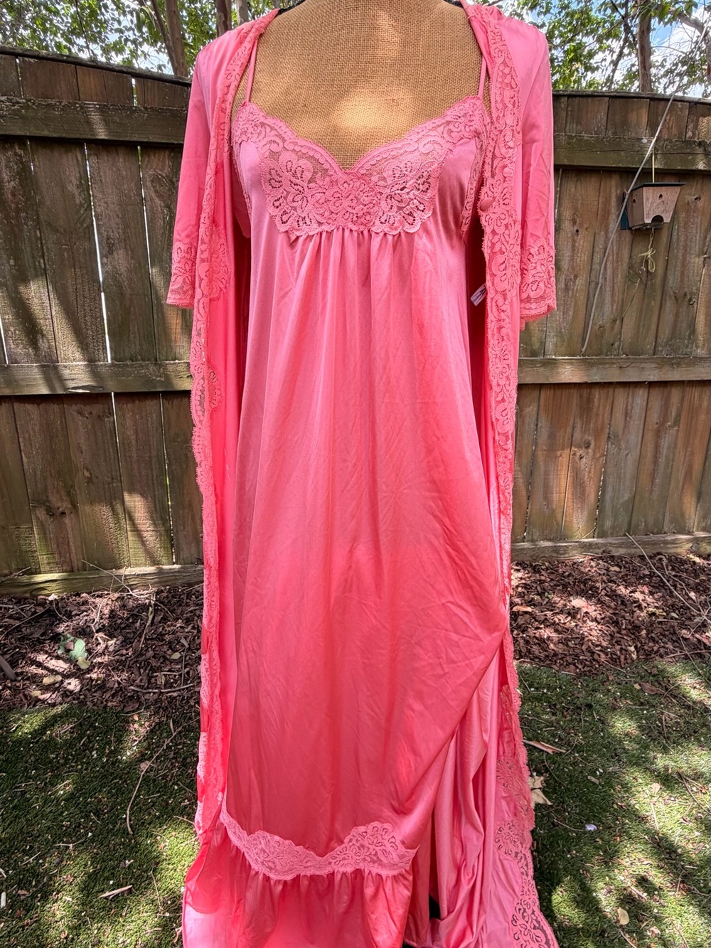 Vintage Shadowline Coral Pink Lace-Trim Pink Nightgown & Robe Set 70s-80s